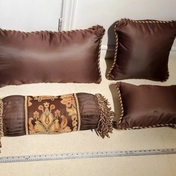 4 Deluxe Decorative "Ritz Carlton" Gold Series Throw Pillows 2 Sided - MINT A+ - Picture 7 of 8